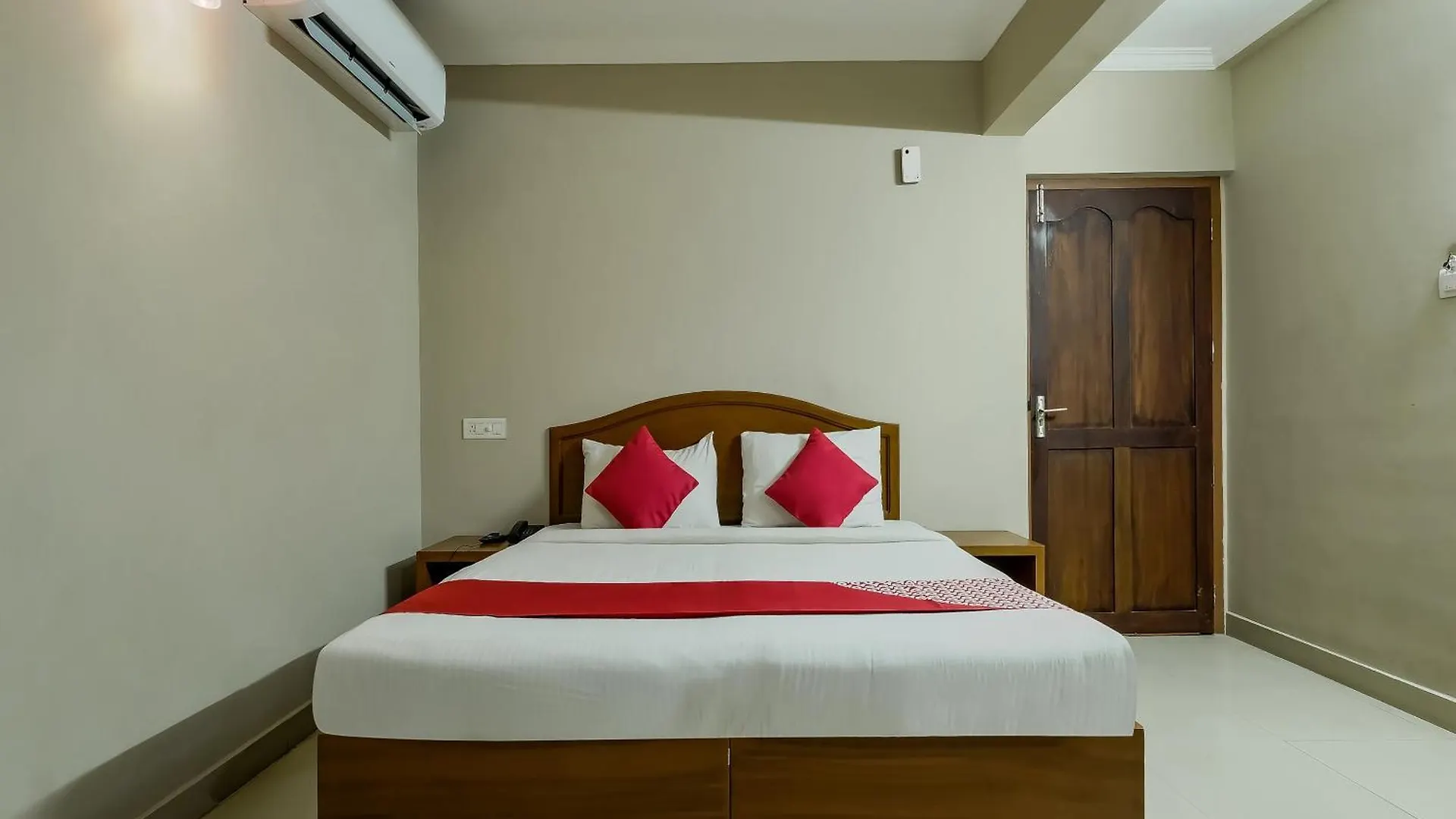 Hotel Collection O Kadavanthra Near South Railway Station Kochi