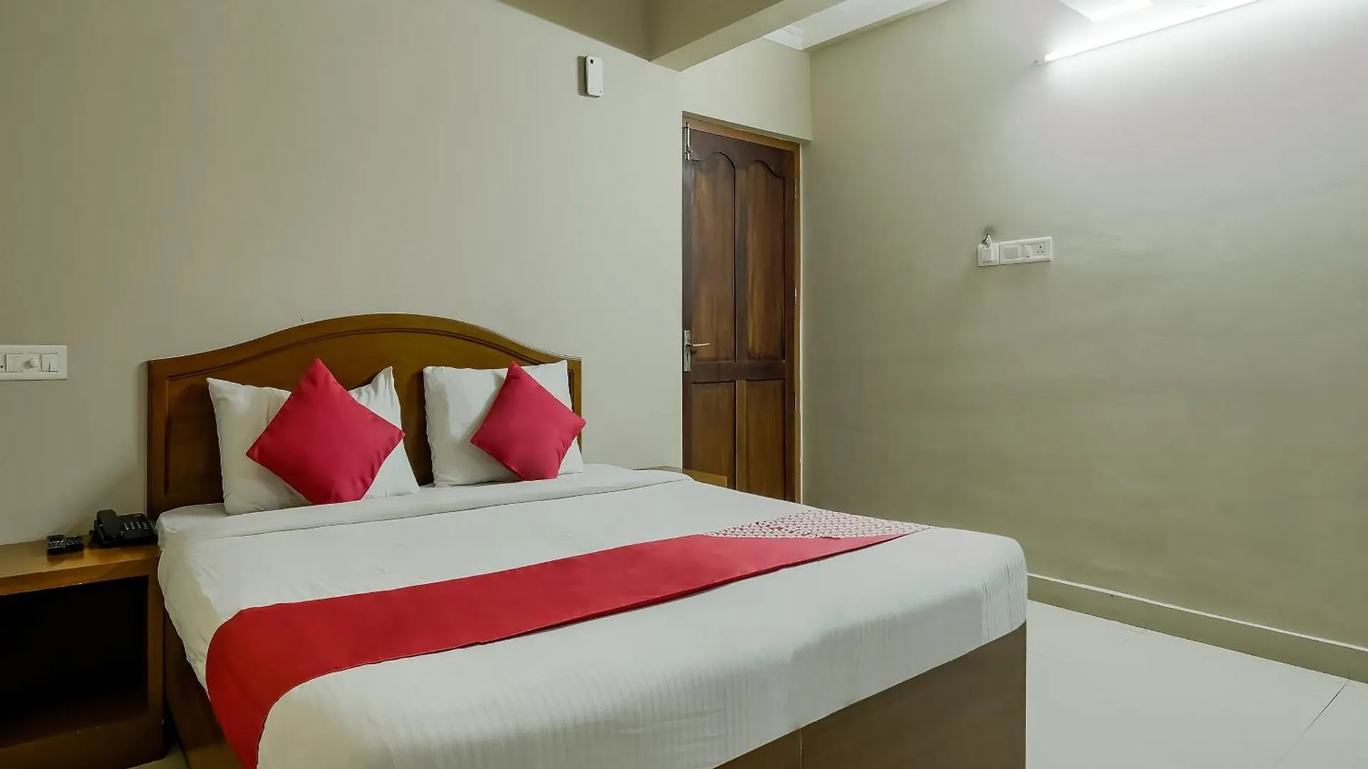 Hotel Collection O Kadavanthra Near South Railway Station Kochi India