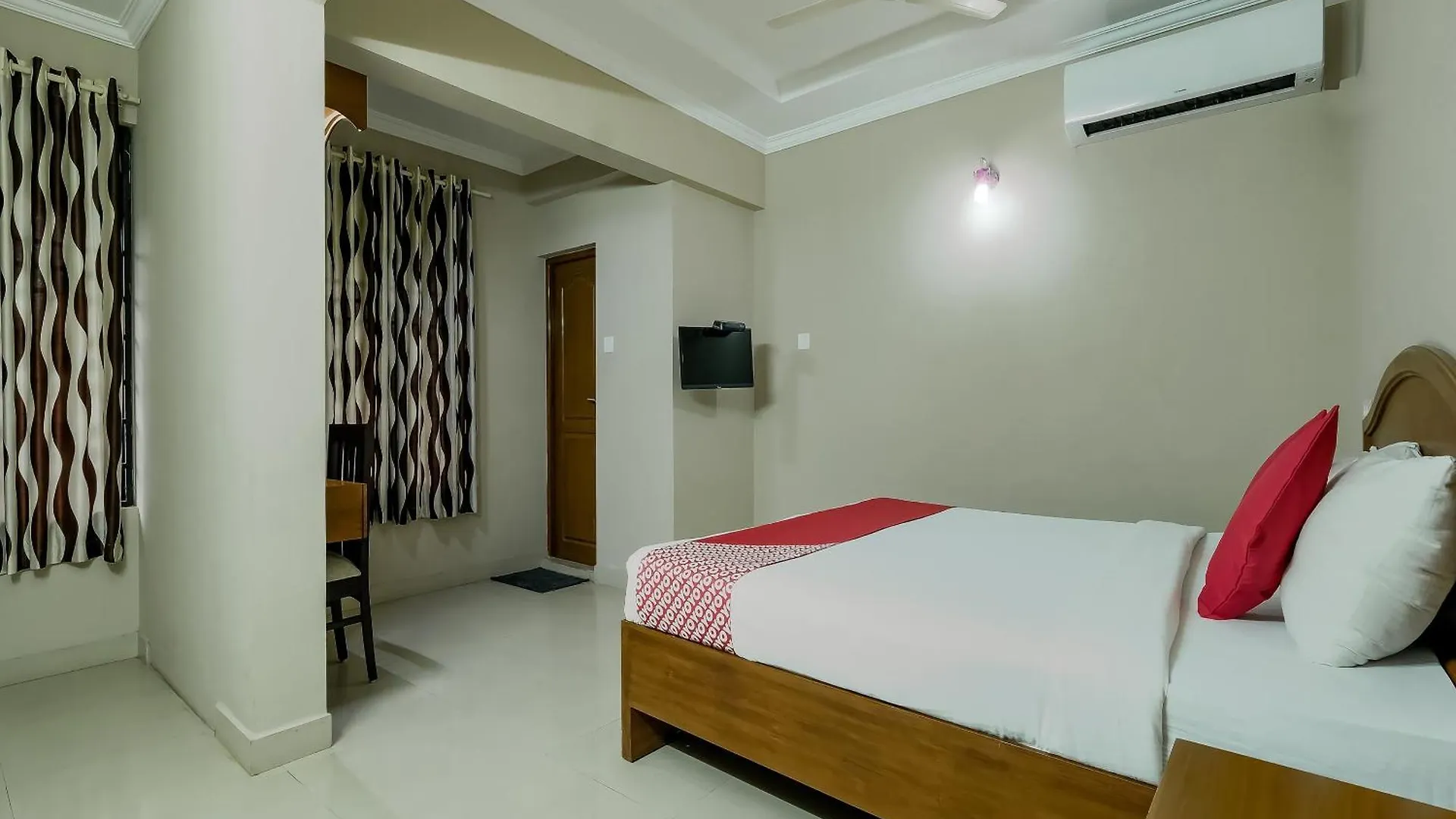 Collection O Kadavanthra Near South Railway Station Kochi