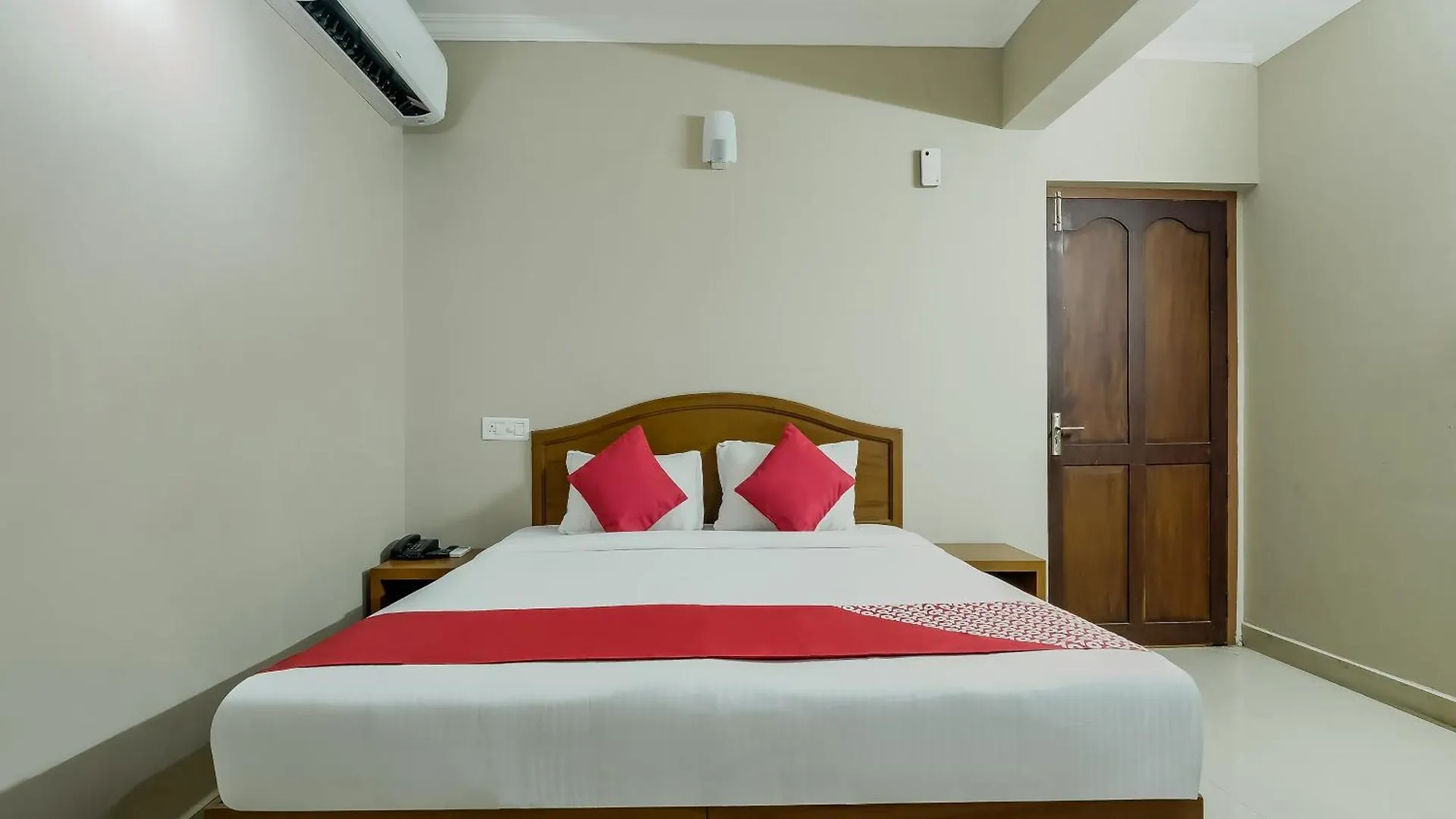 Hotel Collection O Kadavanthra Near South Railway Station Kochi